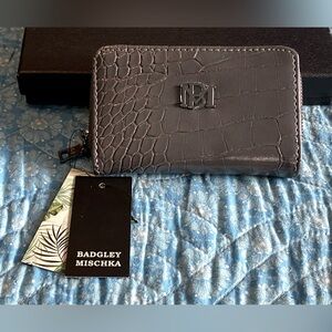 NWT Badgley Mischka wallet,gray vegan alligator patent leather,chrome logo